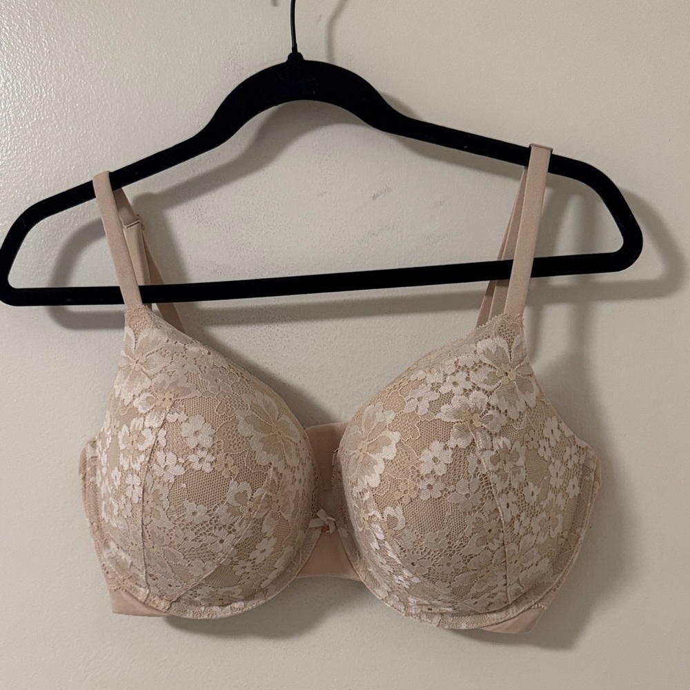 (New) Victoria's Secret Floral Lace Bra in Beige